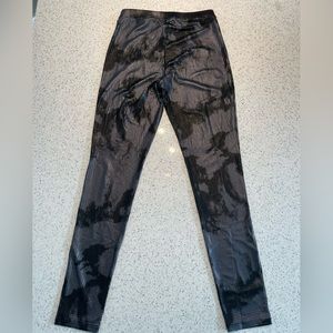 NWT GUESS Los Angeles Jet Black Metallic legging with Grid Knit Size M